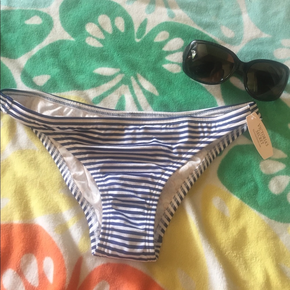🌟 Fun Blue and white striped Victoria Secret XS NWT bikini bottoms